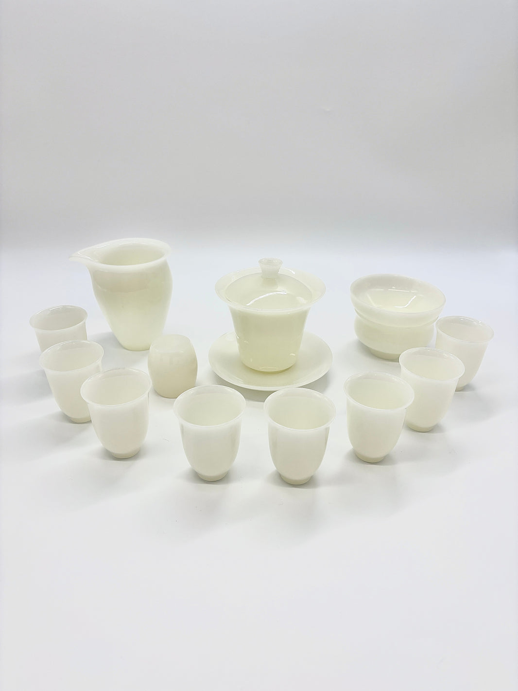 冰晶茶具：流光溢彩的冰透之美