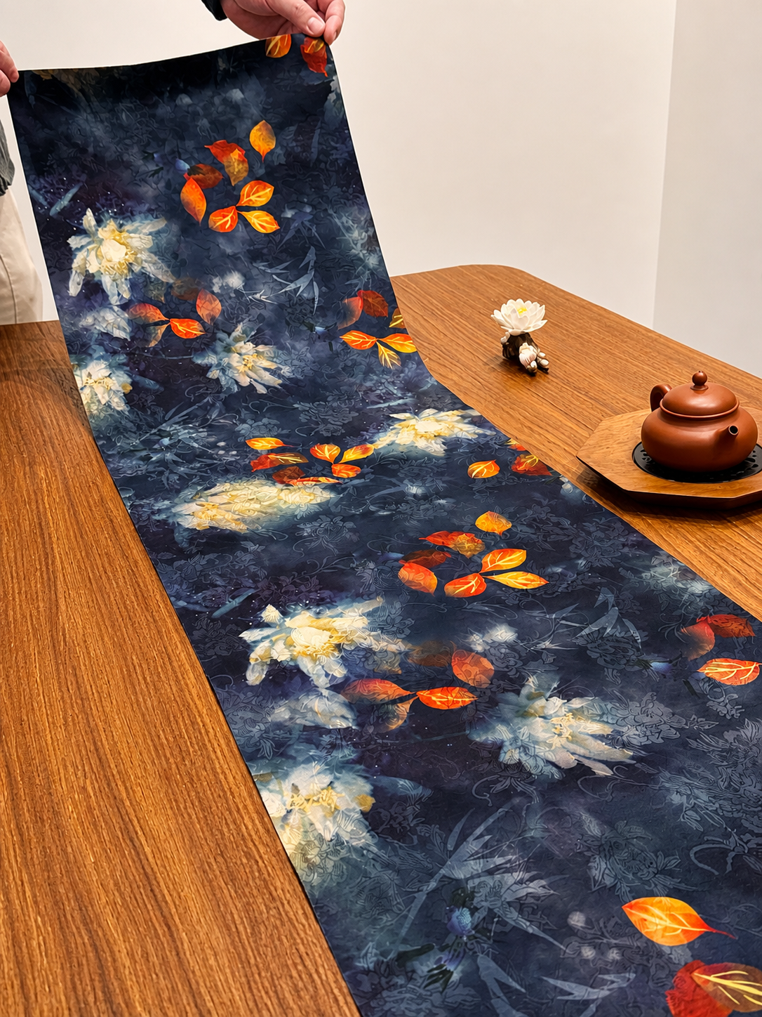 Yelan Flower Shadow Waterproof Tea Runner
