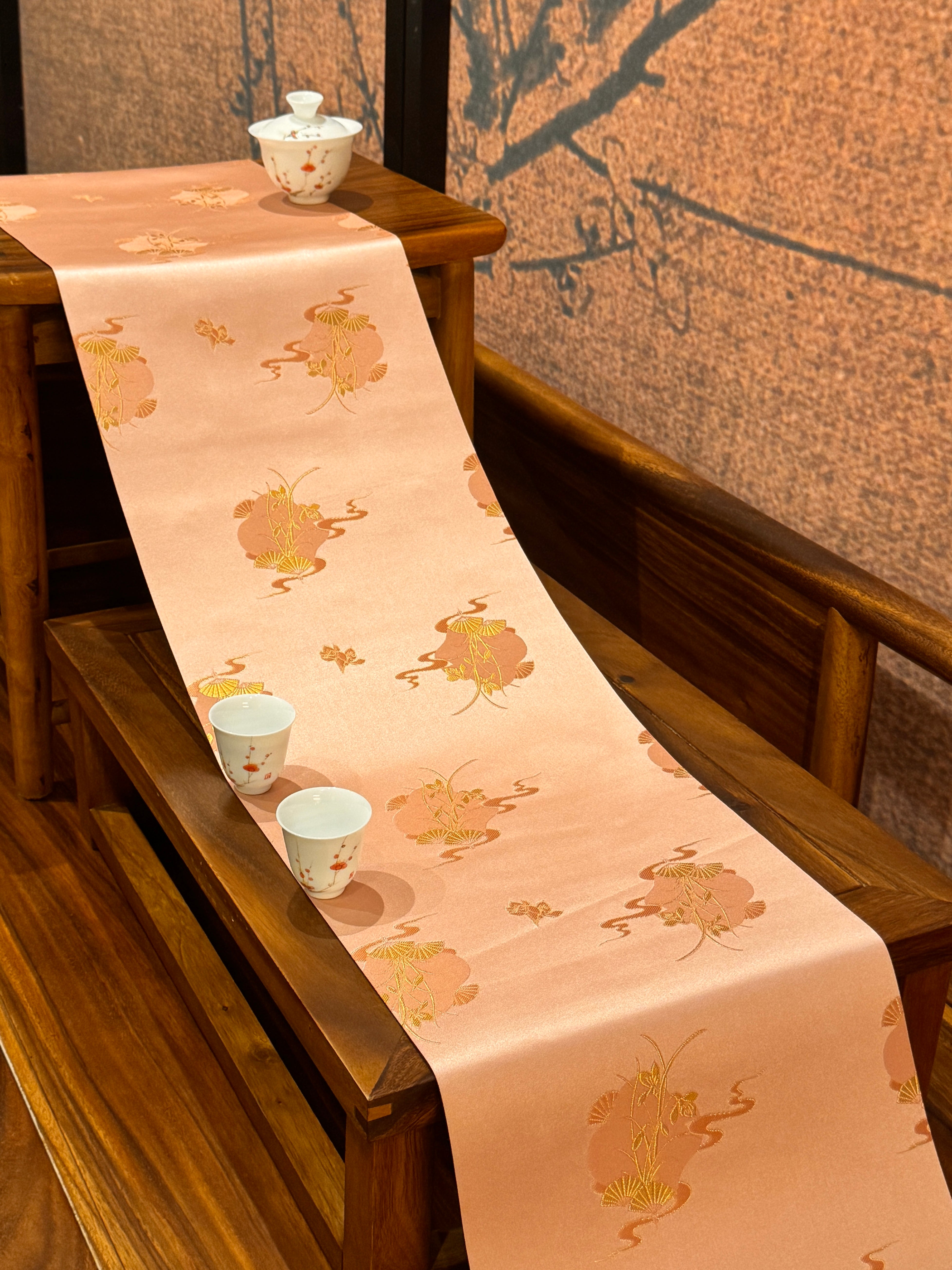 Orchid Pink Velvet Waterproof Tea Runner
