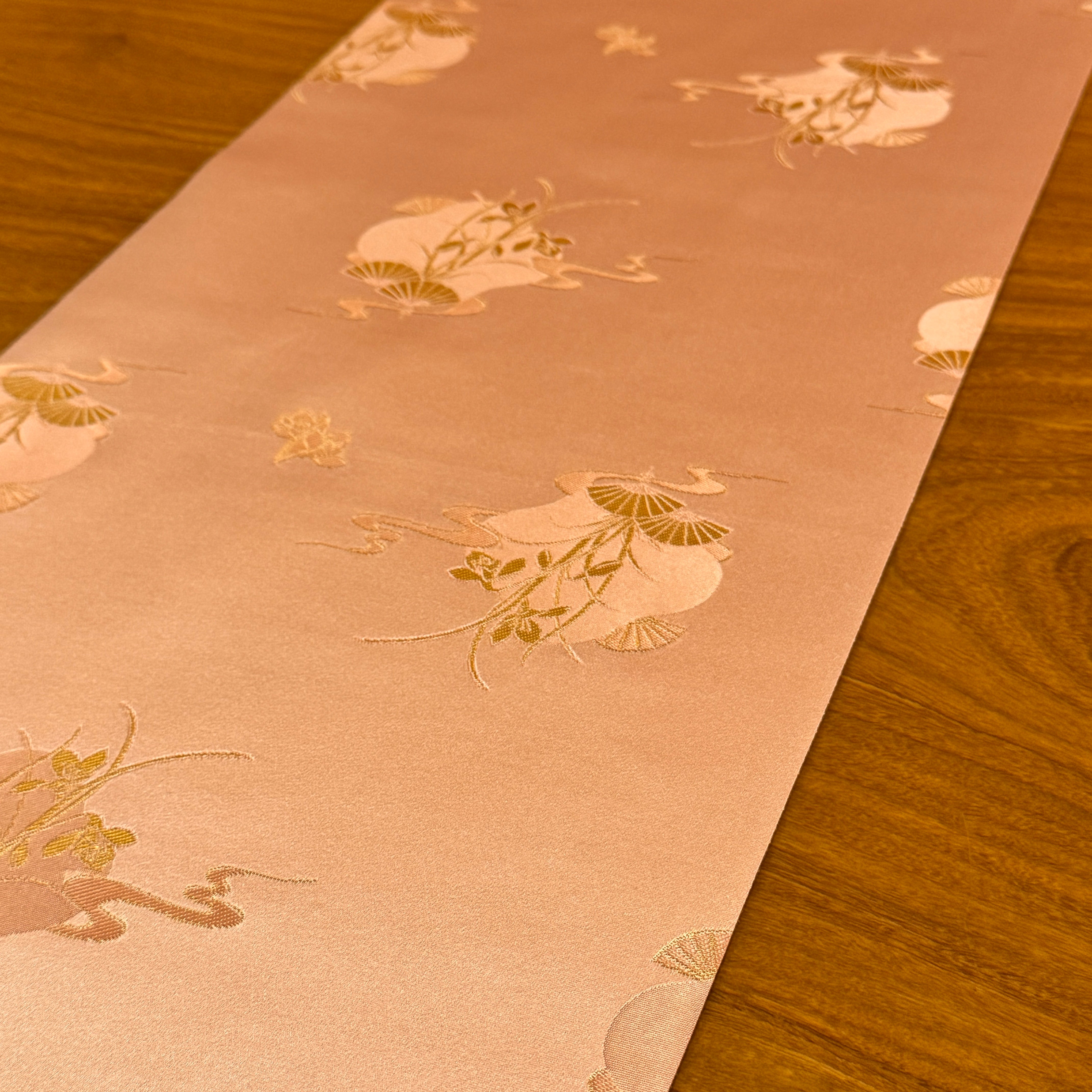 Orchid Pink Velvet Waterproof Tea Runner