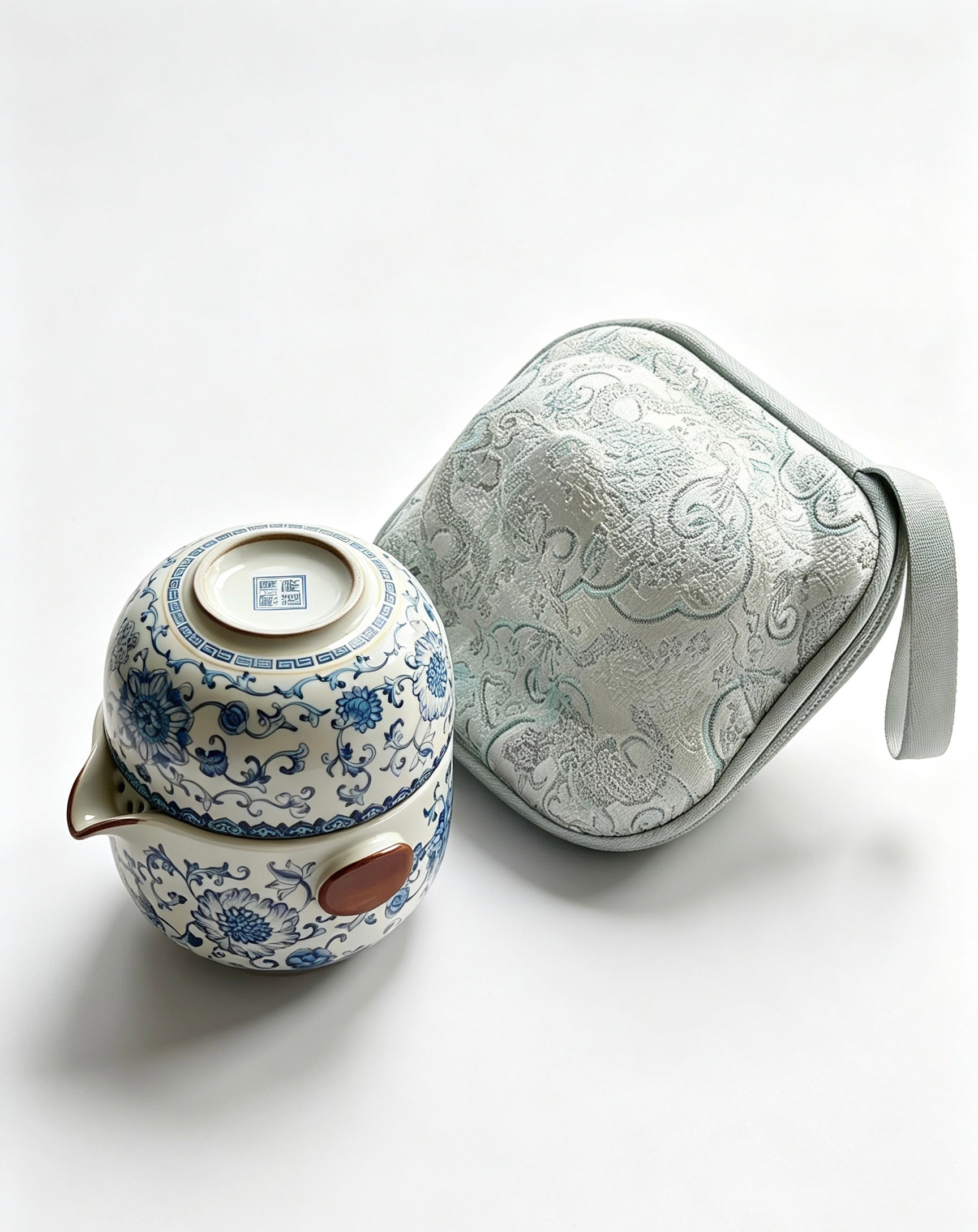 青花缠枝纹旅行茶具套装