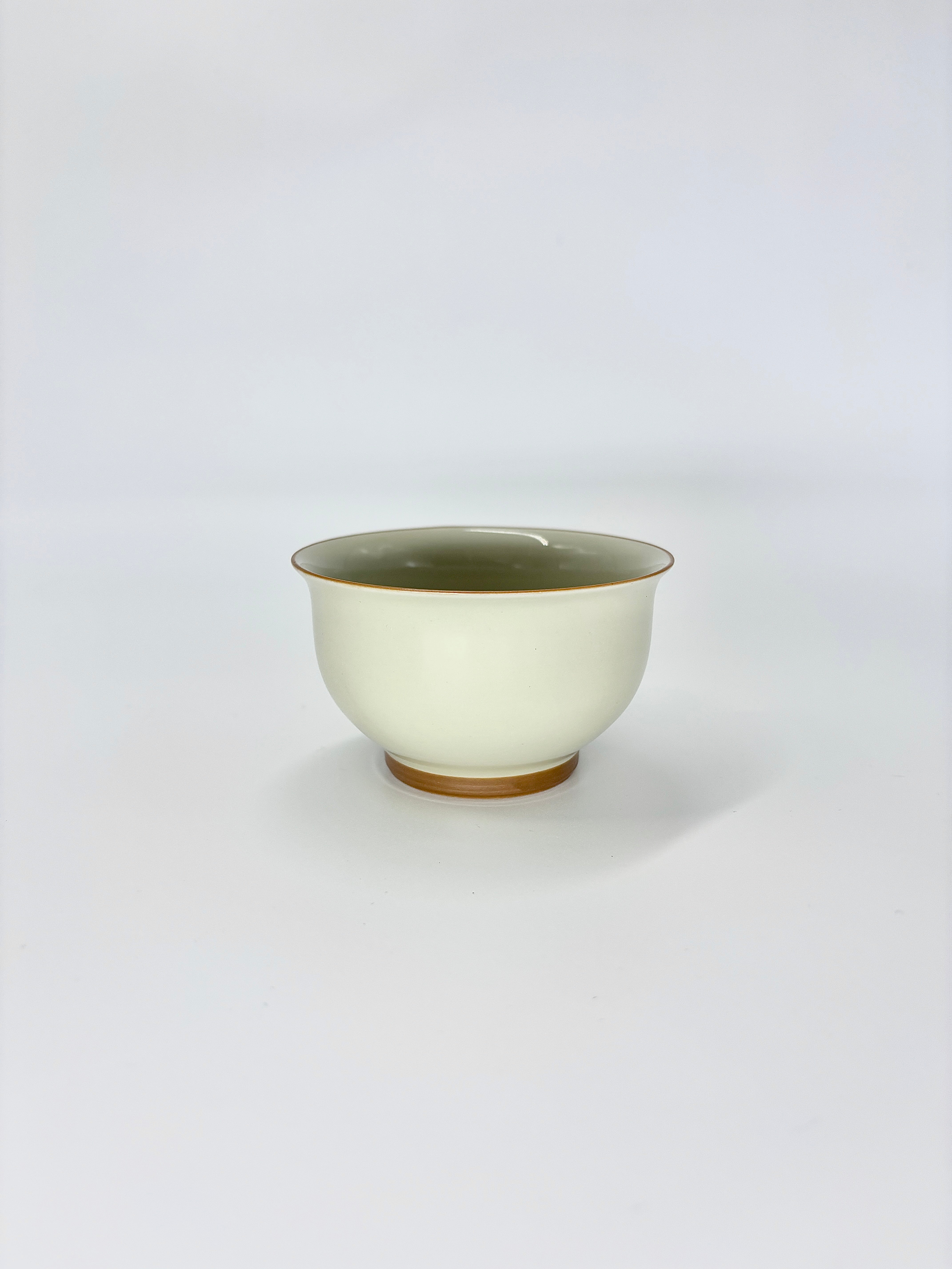 Hand-painted daisies with wood ash