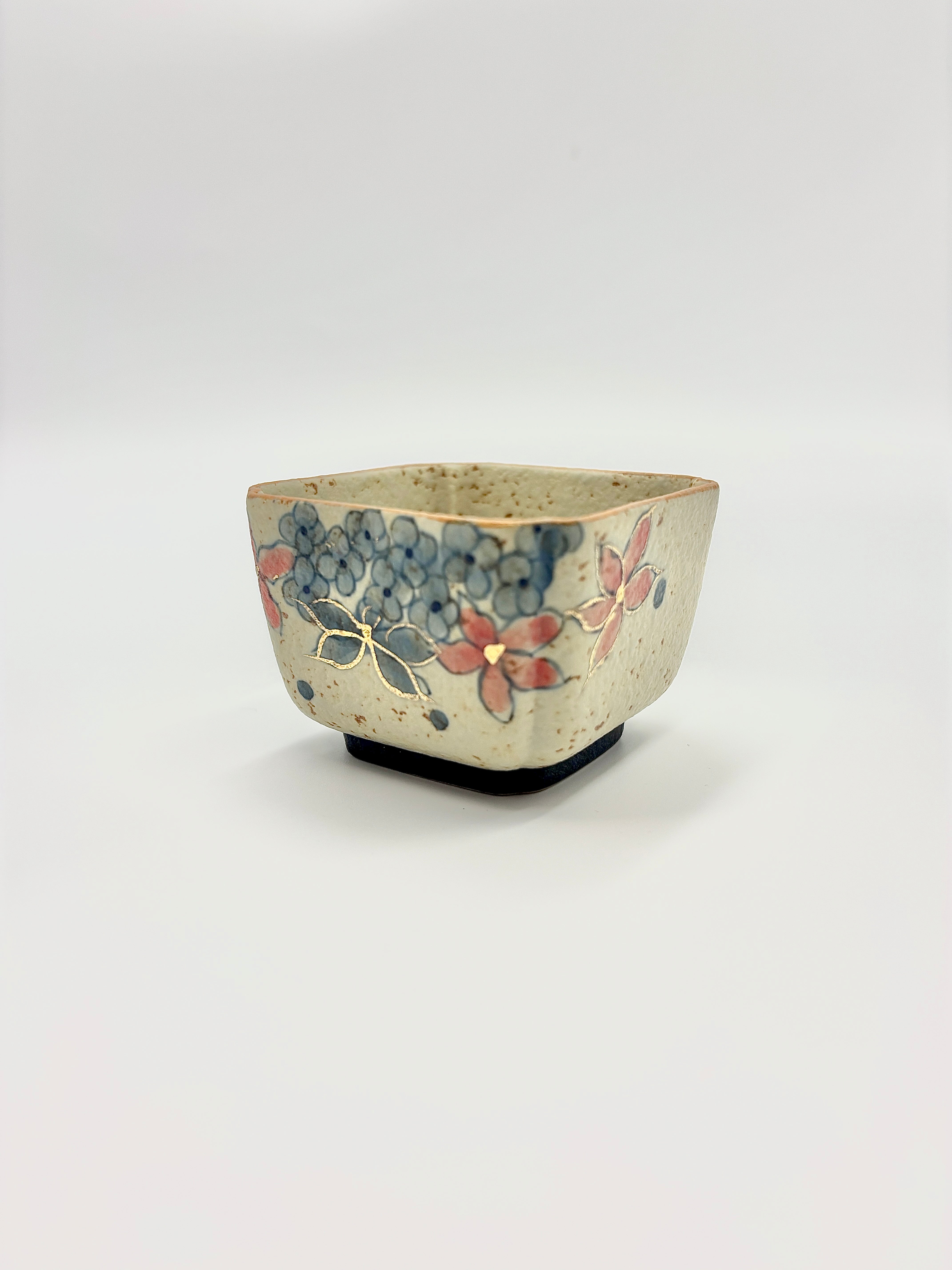 Blue and white flint and gold-painted square cup with hundreds of flowers