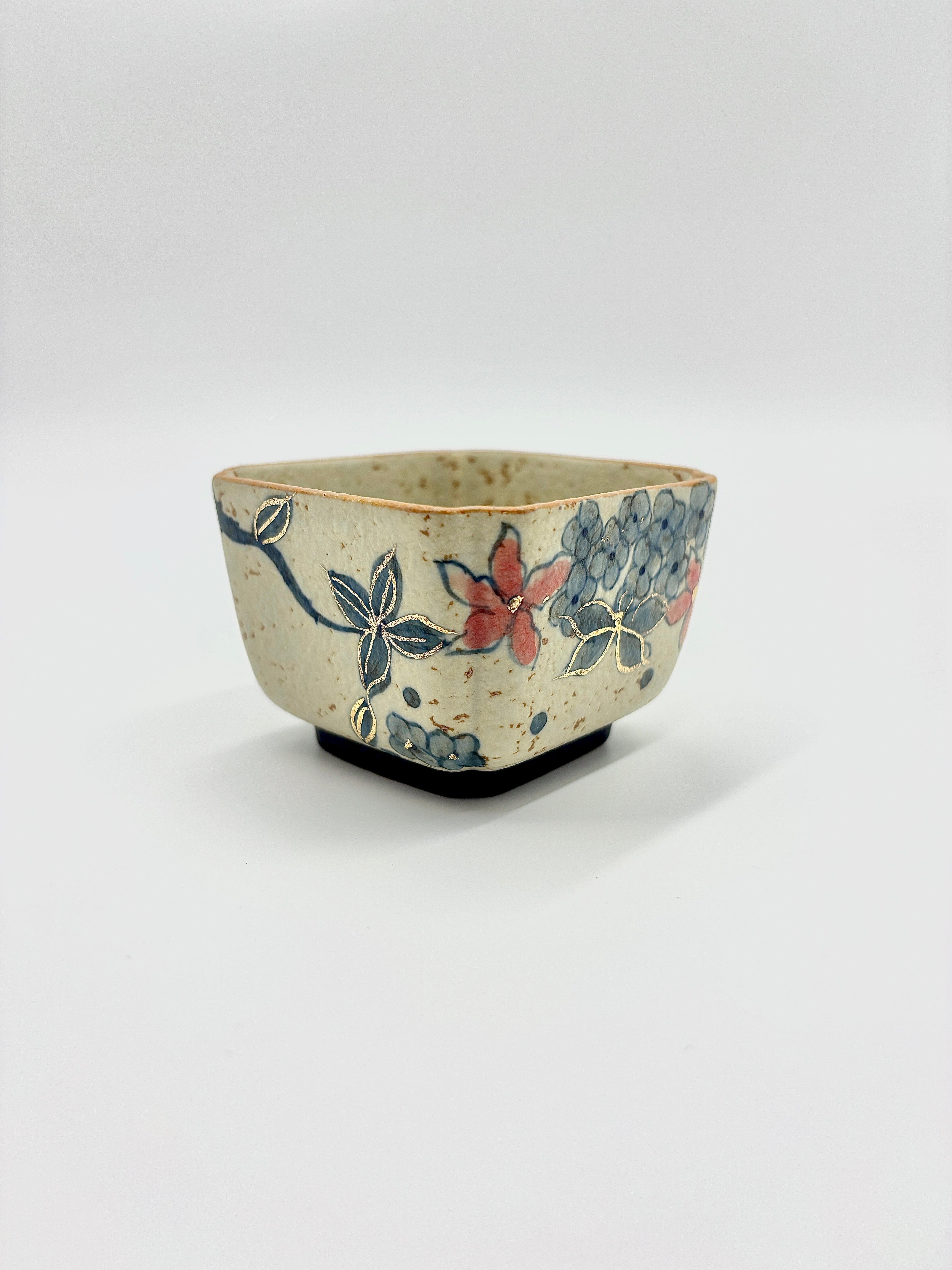 Blue and white flint and gold-painted square cup with hundreds of flowers