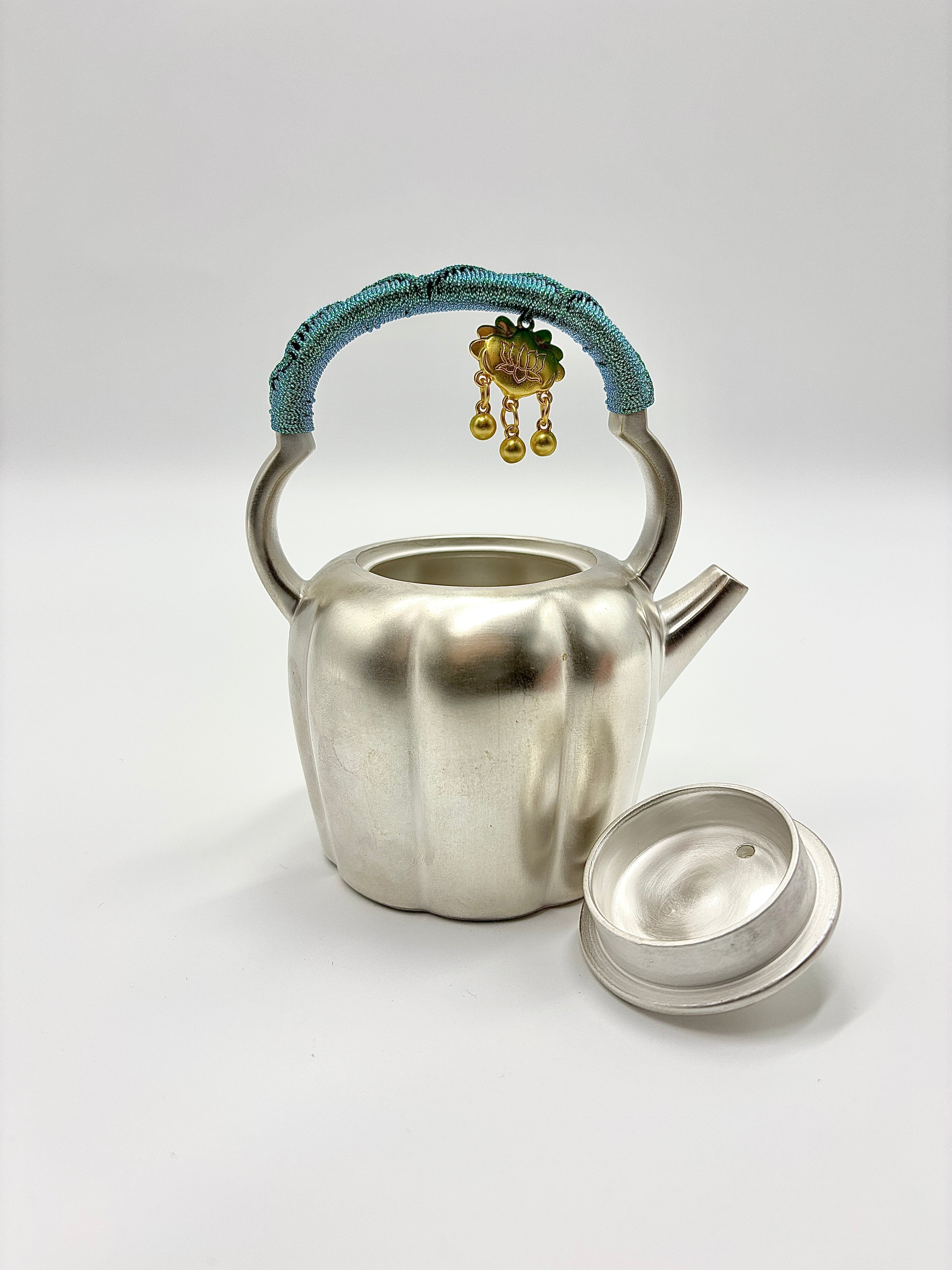 Pumpkin-shaped Silver Teapot with Handle