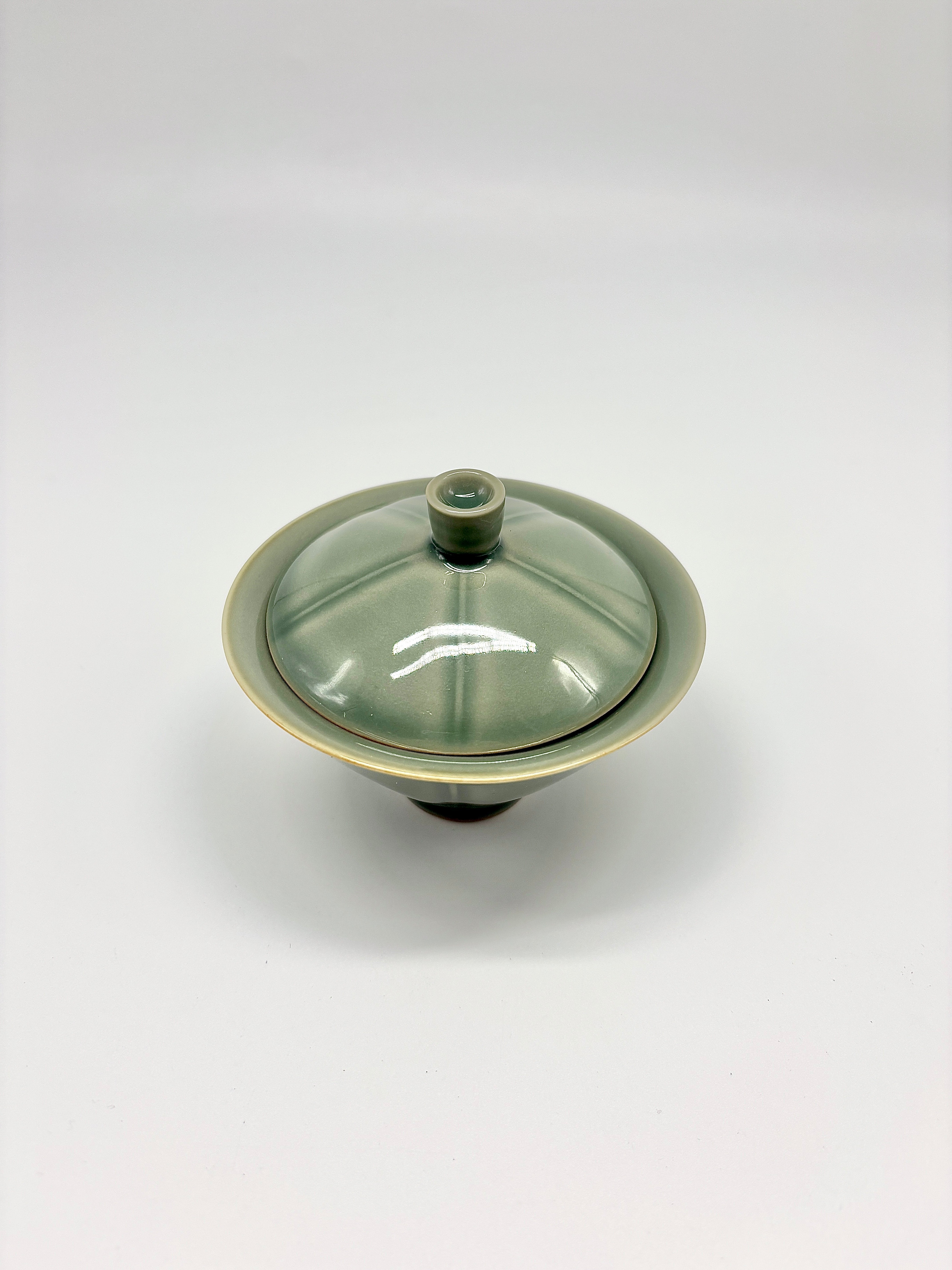 Plum Green Five Elements Covered Bowl