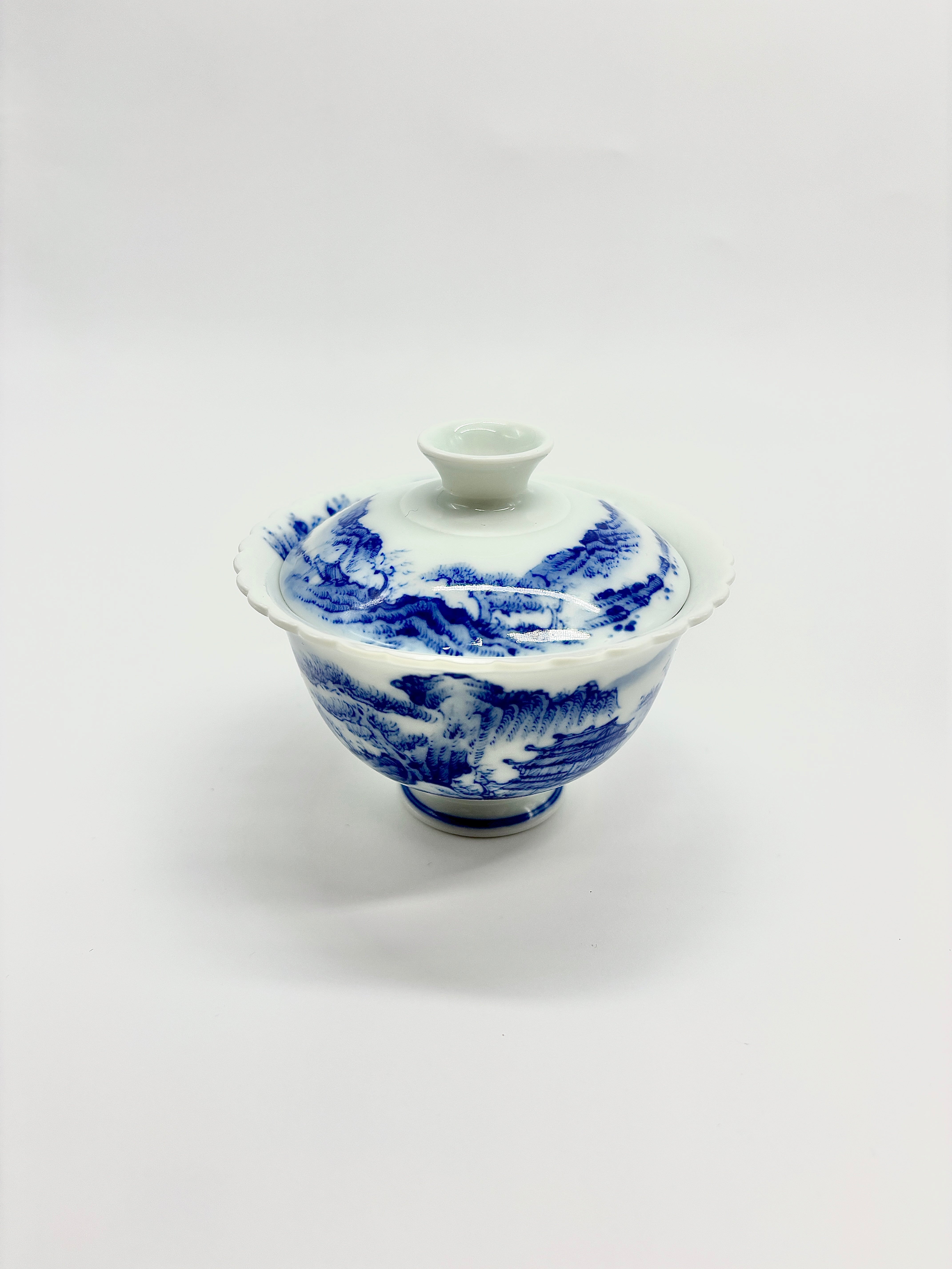 山水里外满绘盖碗（逐云涧） – Brewin Teaware