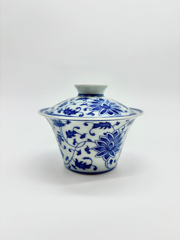 缠枝莲马蹄盖碗（逐云涧）