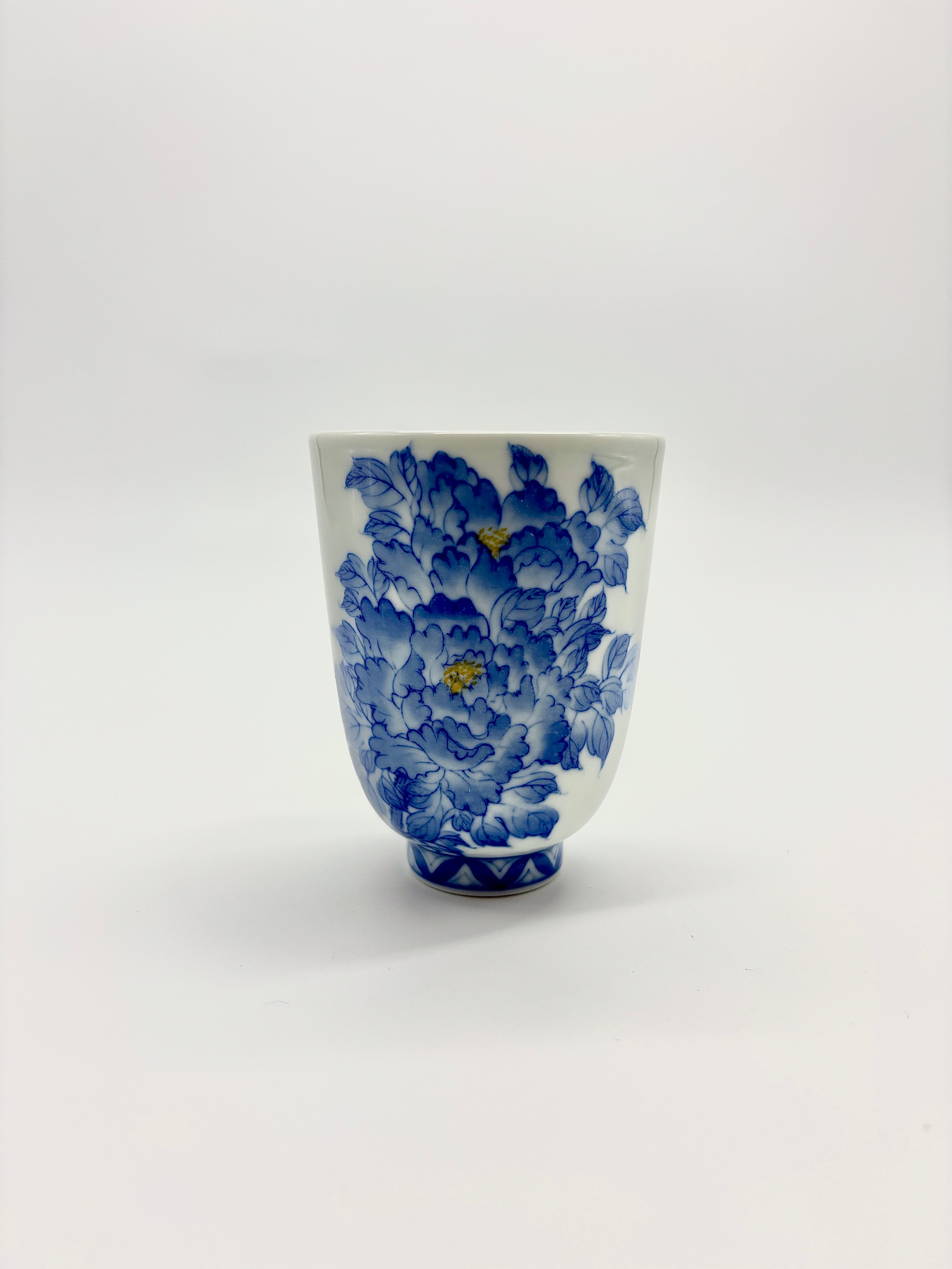 仿古泥青花牡丹闻香杯（逐云涧）